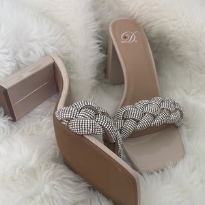 NWOT D nude patent leather rhinestone block heel mules sandals open toe size 7.5